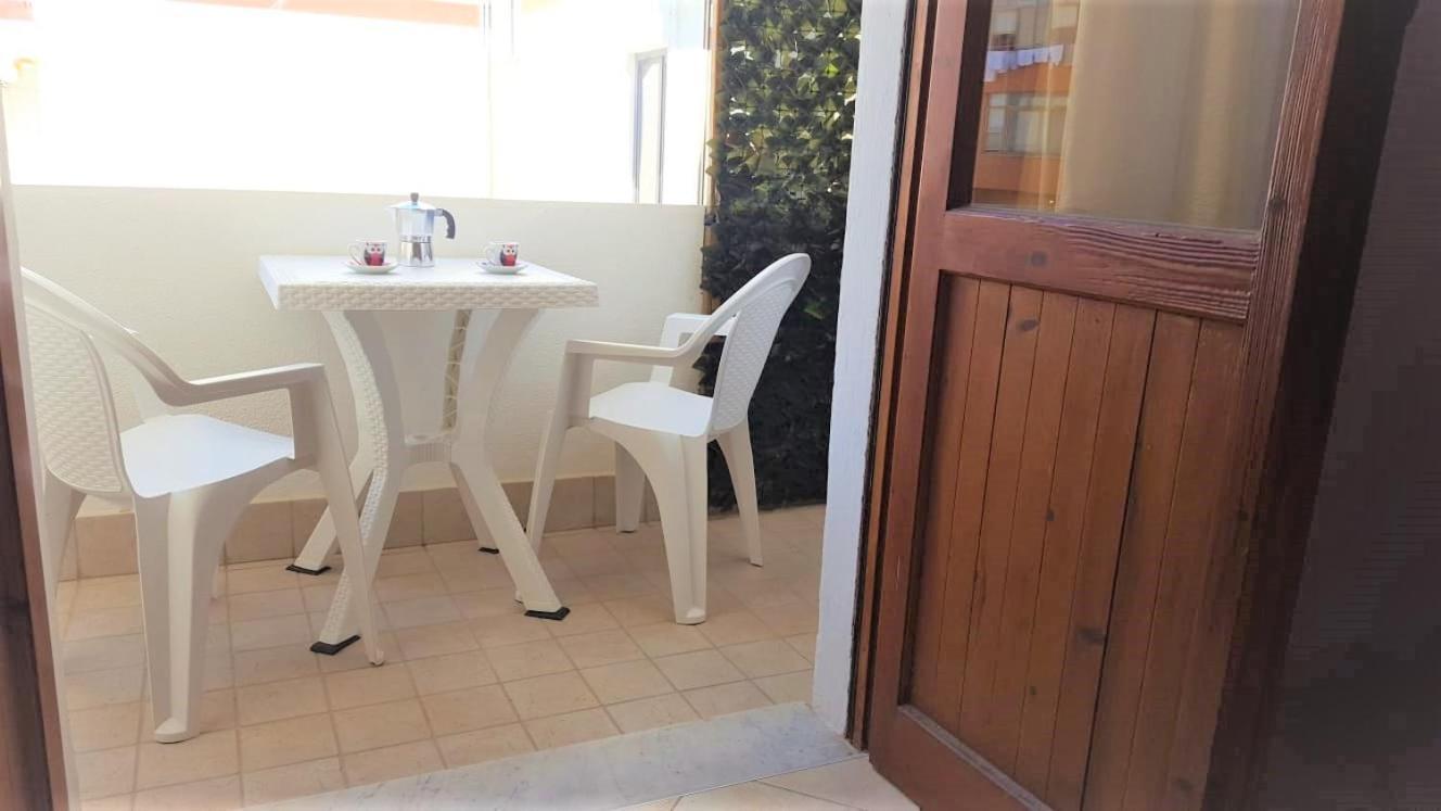 Seaside Holidays Apartment Алгеро Стая снимка