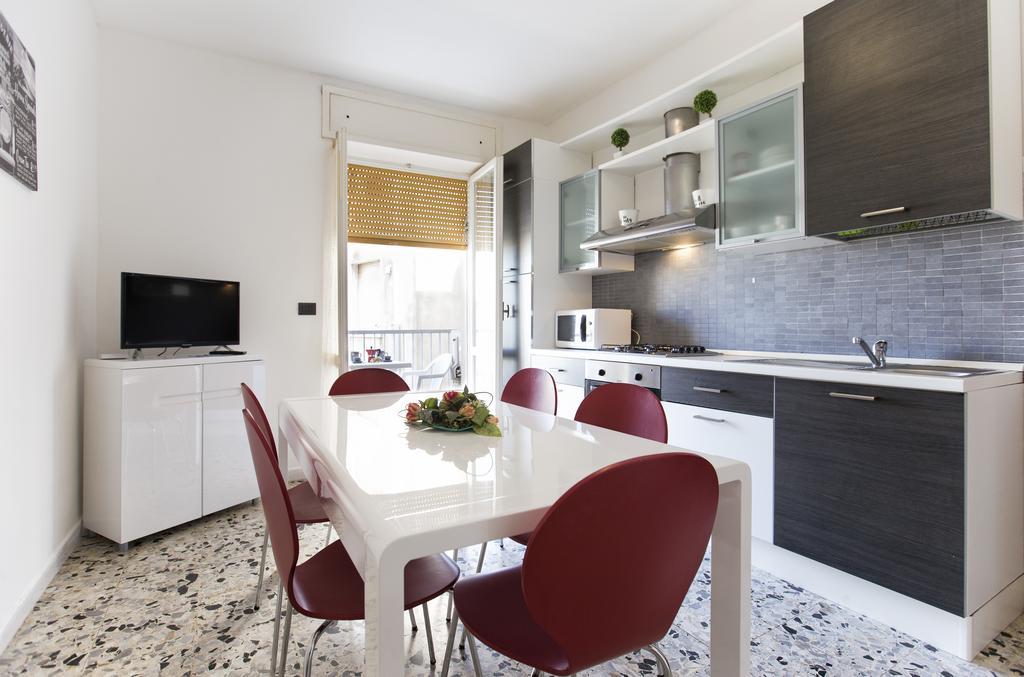 Seaside Holidays Apartment Алгеро Стая снимка